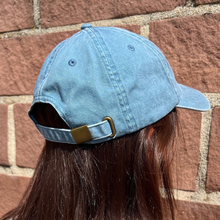 Vintage Cap in Hellblau von hinten mit Metallverschluss
