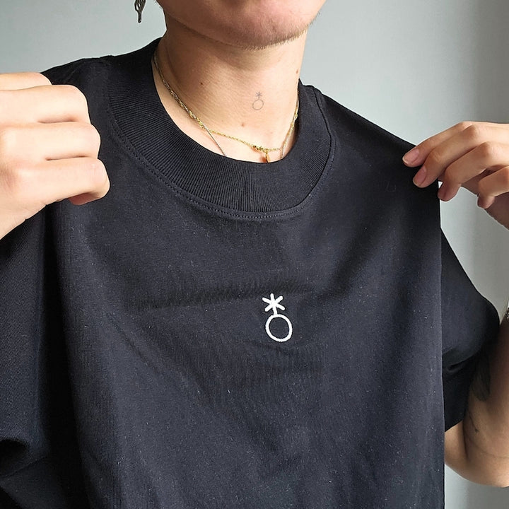 Premium Oversized Shirt "Non-Binary" Stick