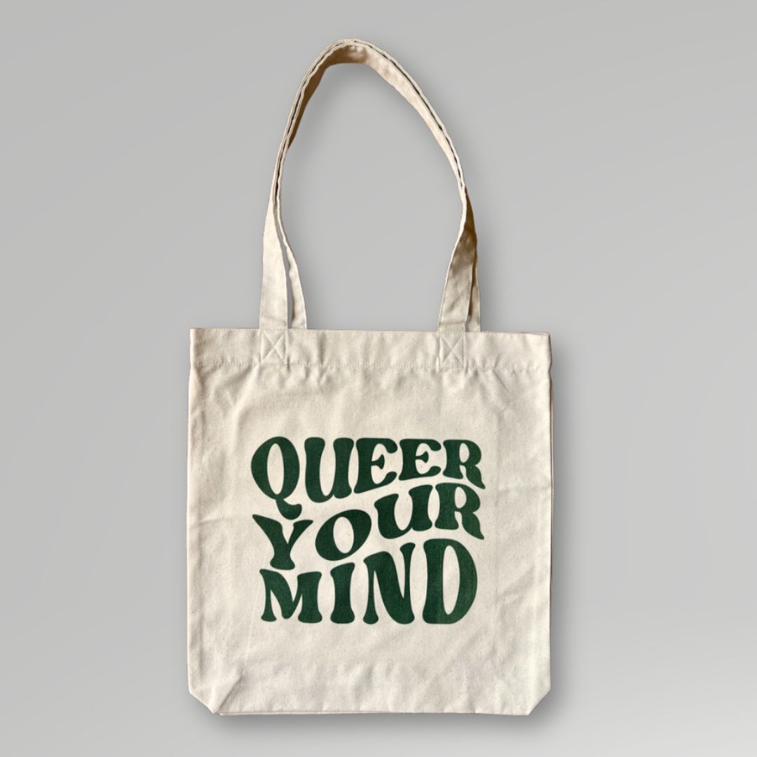 Organic Jutebeutel mit der Aufschrift in dunkelgrün queer your mind