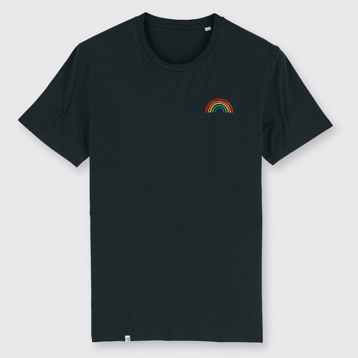 Schwarzes Shirt mit gesticktem Regenbogen auf der Brust