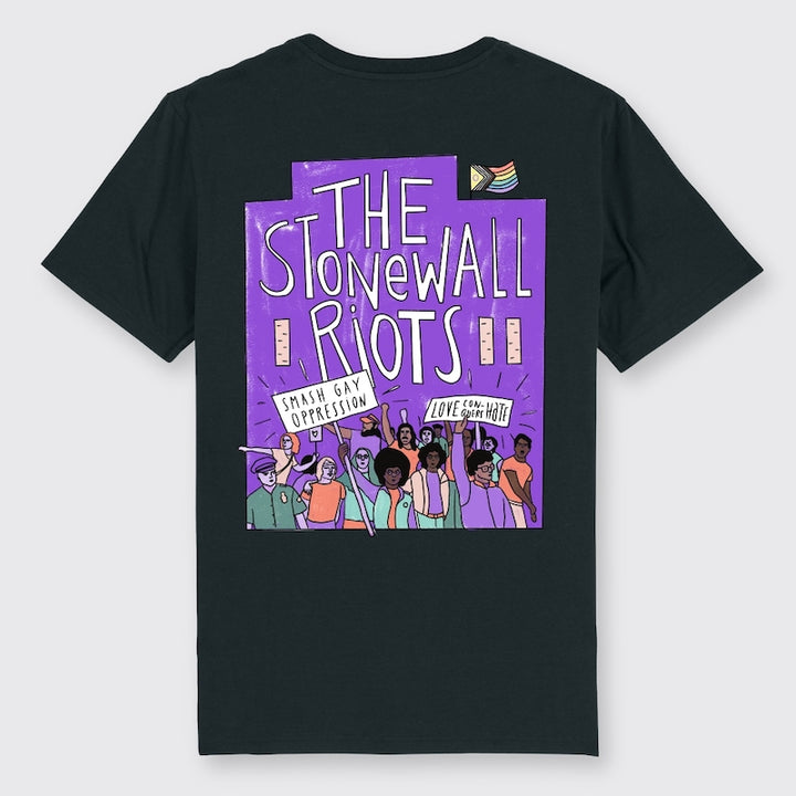 Schwarzes Shirt mit großem Backprint der Stonewall Riots in der Farbe Lila