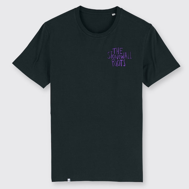 Schwarzes Shirt von vorn mit Pocketprint The Stonewall Riots in Lila