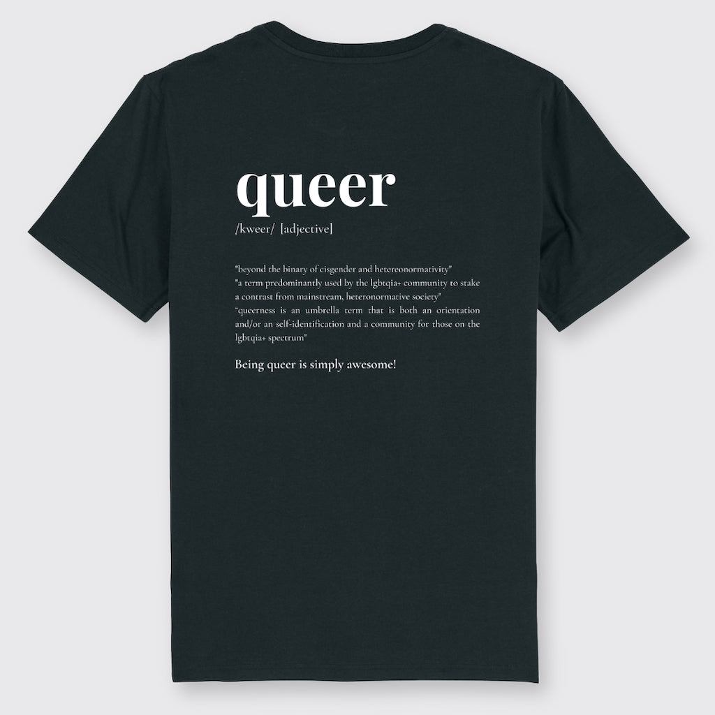 Schwarzes Shirt mit einem back print der Definition und Lautschrift des Wortes queer