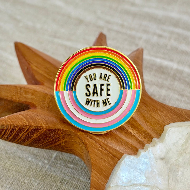 Anstecknadel "You are safe with me"