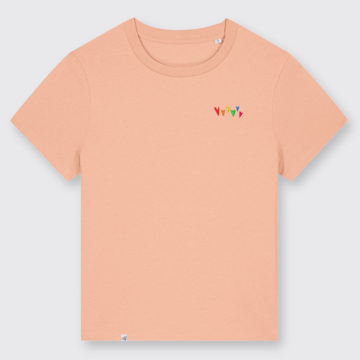 Shirt in der Farbe Peach mit kleinen gestickten Herzen in Regenbogenfarben