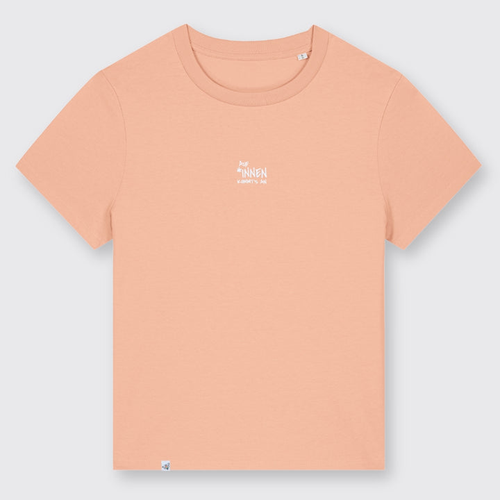 Shirt in der Farbe Peach mit dem Stick Auf *innen kommt's an