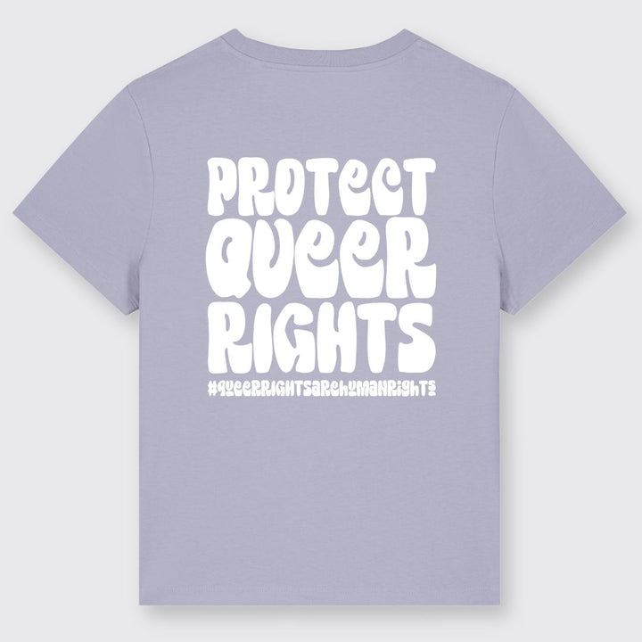 Lavendelfarbenes Shirt von hinten mit großem Backprint Protect queer rights in weiß