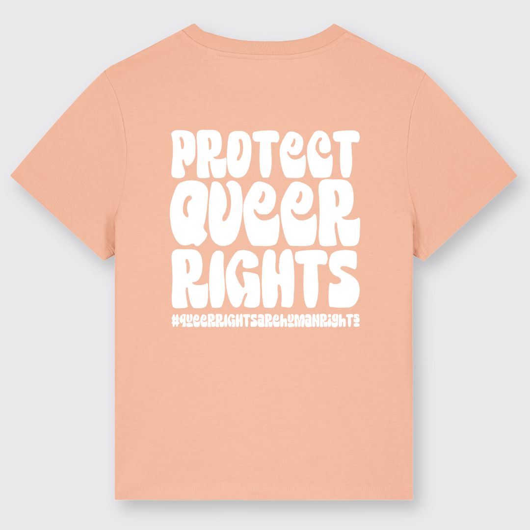 Shirt in der Farbe Peach von hinten mit großem Backprint Protect queer rights in weiß