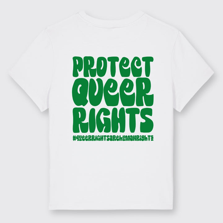 Weißes Shirt von hinten mit großem Backprint Protect queer rights in grün