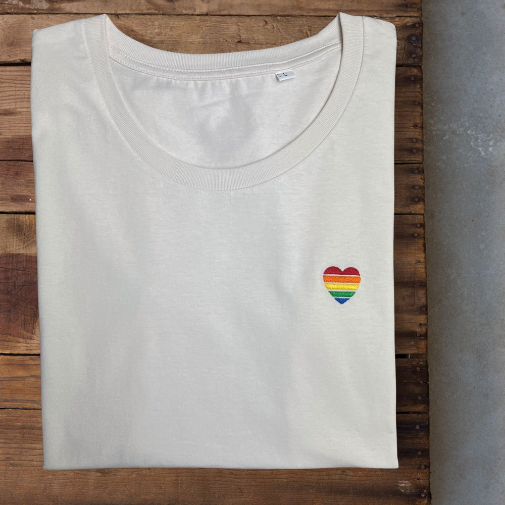 Organic Shirt creme Regenbogen-Herz Stick
