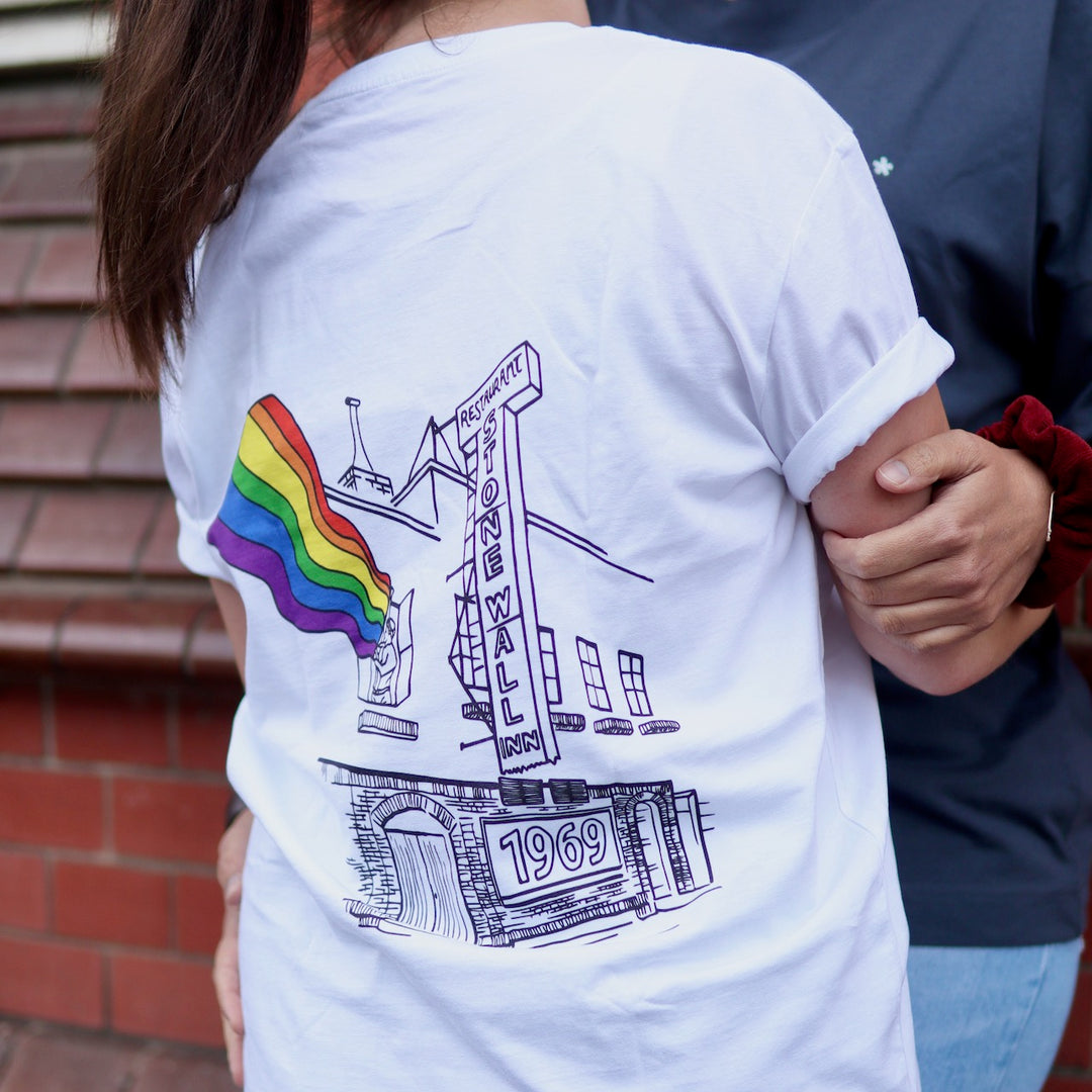 Organic Shirt Stonewall was a riot mit Zeichnung auf dem Rücken von Stonewall Inn in NYC
