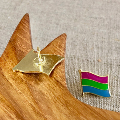 Anstecknadel von hinten geöffnet